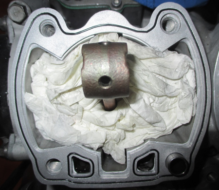 Suzuki RG500 Zylinderfußadapterplatten / Spacerplatten in 2mm