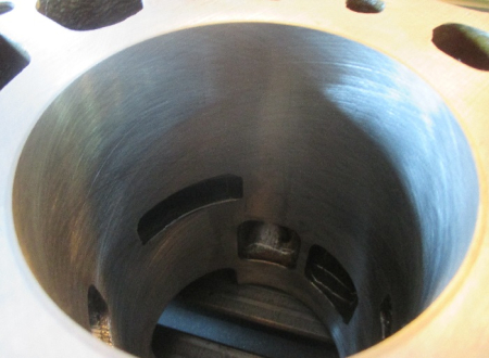 Preview: Suzuki GT750 Zylinderbank bohren und honen bis 0,5mm